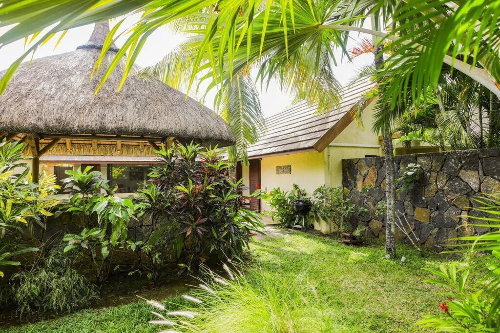Villa Tropicale Balinaise Intimiste กรองด์เบย์ ภายนอก รูปภาพ