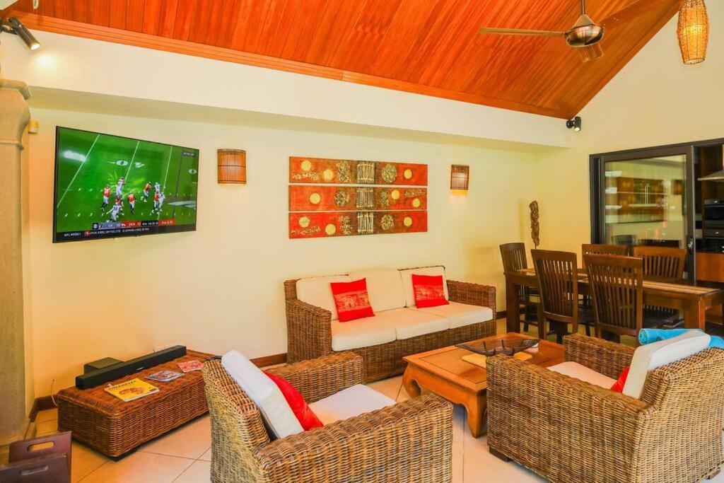 Villa Tropicale Balinaise Intimiste กรองด์เบย์ ภายนอก รูปภาพ