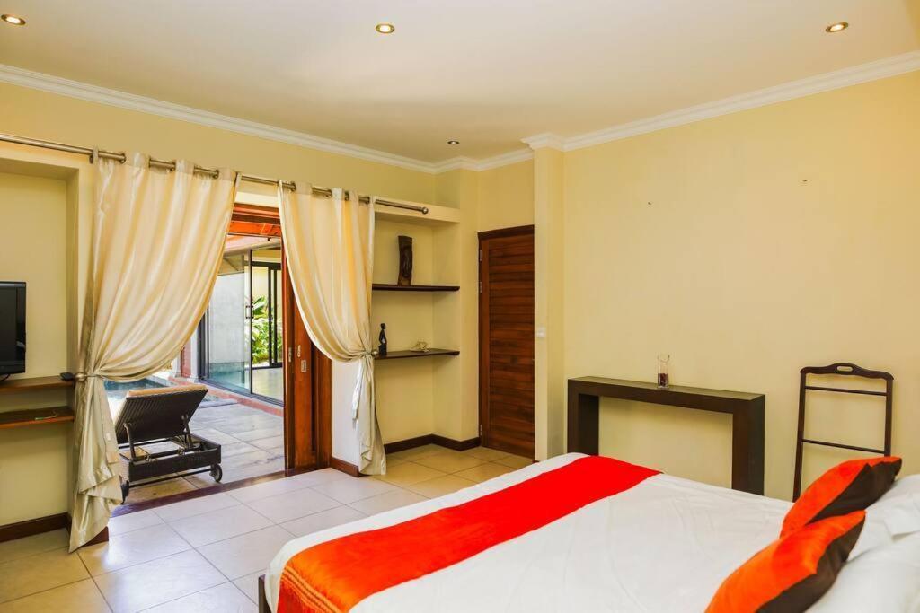 Villa Tropicale Balinaise Intimiste กรองด์เบย์ ภายนอก รูปภาพ