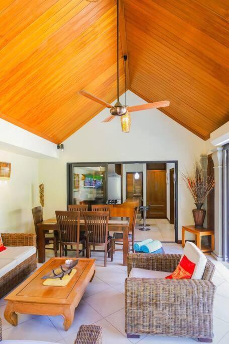 Villa Tropicale Balinaise Intimiste กรองด์เบย์ ภายนอก รูปภาพ